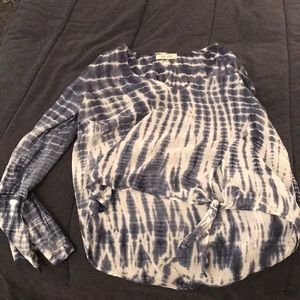 BELLA DAHL TIE DYE LONG SLEEVE WITH TIE